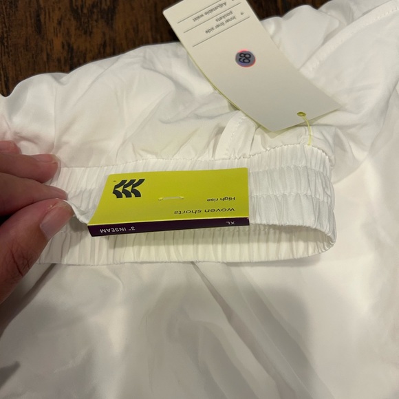 XL High White Rise Flutter Shorts - Picture 4 of 7